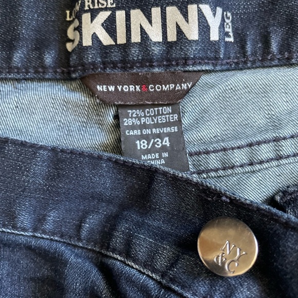 New York & Company Dark Wash Skinny Jeans used - Picture 2 of 7